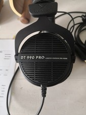 Beyerdynamic DT 990 pro Black Edition (250 Ohm) mit Kopfhörer Ständer