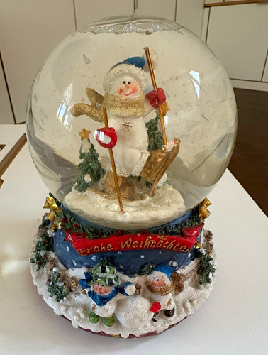 Schneekugel mit spieluhr - schneekugel,