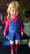 Gelbblonde Käthe-Kruse-Puppe (Claudia, 1965?) mit Garderobe,  ca. 47cm