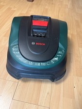 Bosch Indego M+ 700 Roboter-Rasenmäher mit Garage