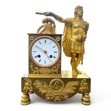 Smarte Empire Pendule Tisch & Kamin Uhr Bronze Feuervergoldet Römisch Gestaltet