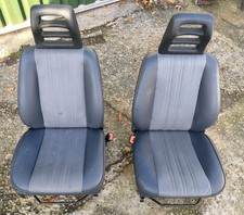 Fahrersitz und Beifahrersitz