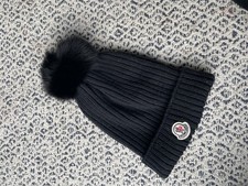 MONCLER Mütze Bommelmütze aus Lana Wolle mit Fell, schwarz, Gr. M