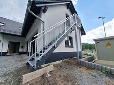 Podest Treppe Stahltreppe  Eingangstreppe Verzinkt und Pulverbeschichtet