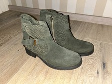 schicke grüne Boots