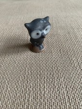 Glasierte Toneulenfigur, klein