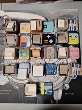 Fossil Uhrenbox Set – 13 bunte Dosen mit Kissen & Inlay