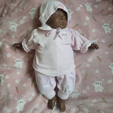 Reborn Puppe dunkelhäutig lebensecht beschwert 50 cm Geschlechtsneutral