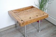Alter uriger Designertisch