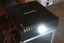 *Panasonic PT-DW750+Objektiv*Event-Beamer Projektor 7000 Lumen 3000:1 projector