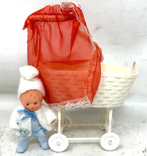 Stubenwagen Puppenwagen DDR für Puppenstube Puppenhaus + Puppe Spielzeug /P19