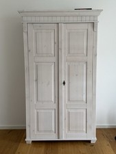 Kleiderschrank im Antiklook aus Massivholz – skandinavisches Design, weiß 