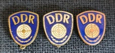 3 Abzeichen DDR: Leistungsabzeichen Sportschießen Luftgewehr Gold Silber Br. GST
