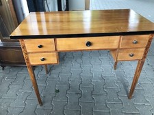 Kleiner Antiker Kirschbaum