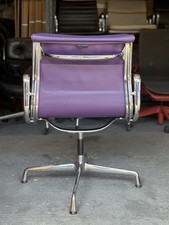 Original Vitra Eames EA208 Softpad lila Leder Chrom Bürostuhl