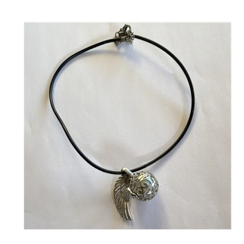 Schwarze lederkette mit - lederkette,