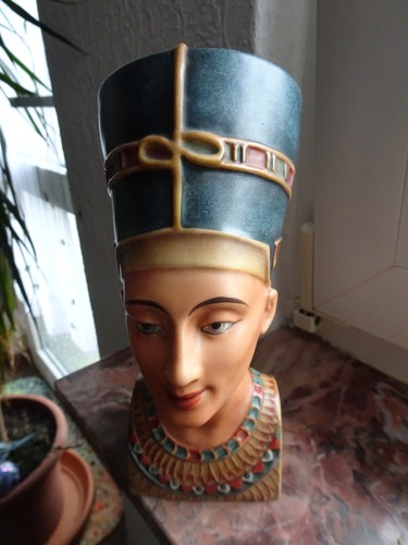 Nofretete rauchverzehrer figur - nofretete,