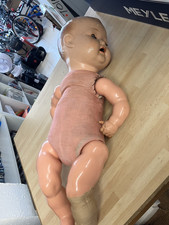größere Babypuppe alt mit