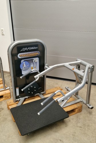 Life fitness circuit - squat,
