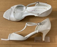 Designer Laura Amat Sandalen Gr. 39,5  40 kleiner  Absatz Weiß Party Tanzschuhe