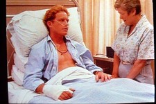 Die fliegenden Ärzte: Mutter und Sohn - 1 Dia - 5x5cm gerahmt (4598)