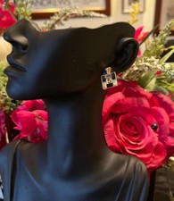 AUSGEFALLENE OHRRINGE