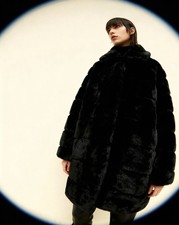 Aurora Night Velvet Coat –