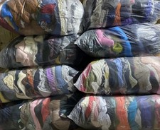 Second Hand Restposten Großhandel  10 kg Kleidung Damenoberteilen und Pullover