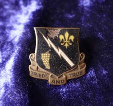 U.S. Army Unit Crest "97th  Signal Battalion" emaillier WWII an Schraube Emaille