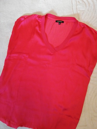 More bluse - &, /