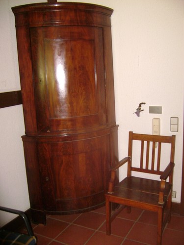 Eckschrank(Biedermeier)