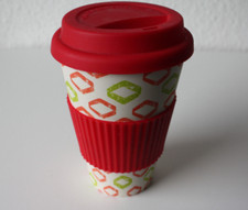 Kaffeebecher, CAUTION CONTENTS HOT,  Stabil, rot weiß , Silikonabdeckung.