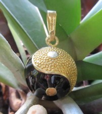 KX Anhänger Yin Yang Symbol goldfarben schwarz Kugel Klangkugel vergoldet