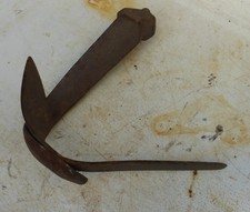 Teil von alte EGGE 1 Zinken Ersatzteil Eisen rostig Aufsatz Bastler
