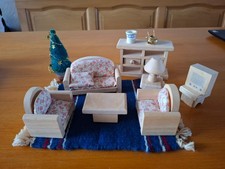 Holz-Puppenhaus-Möbel Wohnzimmer, teilweise von Plan Toys
