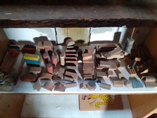 Spielzeug Gesellschaftsspiel  DDR  alte Holzbausteine und Holzzeug