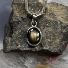 Schwarzer Stern Saphir