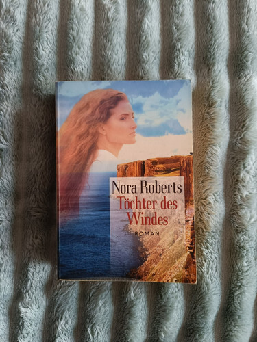 Romantasy nora roberts - nora,
