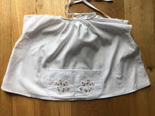 weiße Bluse Baby Blümchen hinten Knöpfe VINTAGE ca. 27cm lang 40cm breit