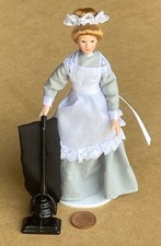 Dienstmädchen bei der Arbeit