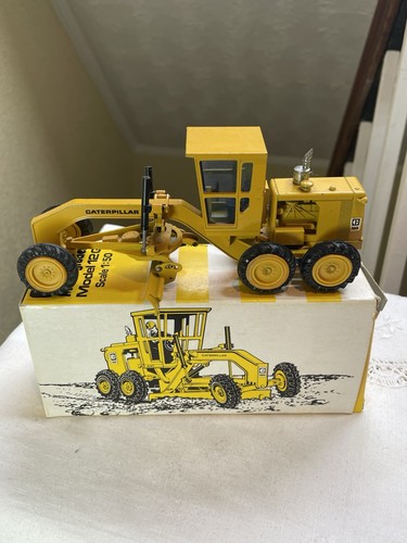 Cat yellow motorgrader model - motorgrader,
