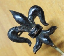 Antike französische Fleur de Lys, Lillie emailliert