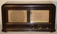 AEG 29 W, ein 2-Kreiser von 1939/40 in sehr schönem Preßstoffgehäuse.