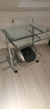 Computertisch aus Glas mit Rollen
