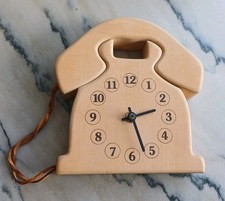 Wanduhr aus massivem - , holz