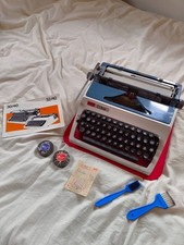 Schreibmaschiene Erika daro | inkl. 2 Farbrollen, Bürsten und Tragetasche