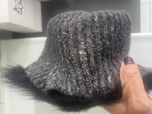 Prada beanie - 🌺,