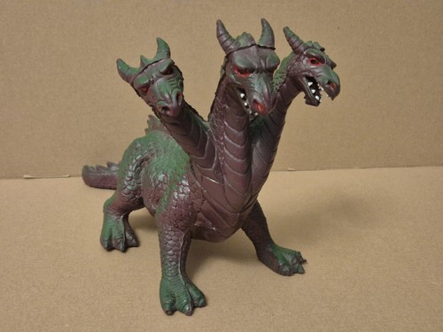 Dreiköpfiger drache - dreiköpfiger,
