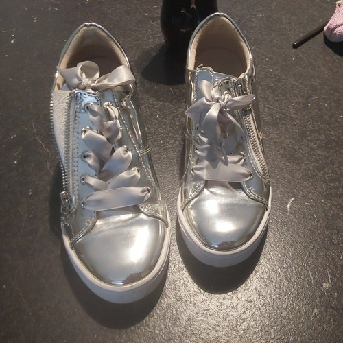 Guess sneaker - ❤️guess❤️,