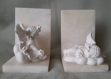 Buchstützen aus Marmor und